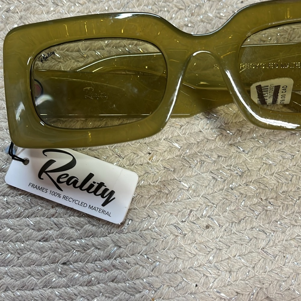 Anthropologie Reality Twiggy Sunglasses new with taSunglasses - Picture 2 of 2